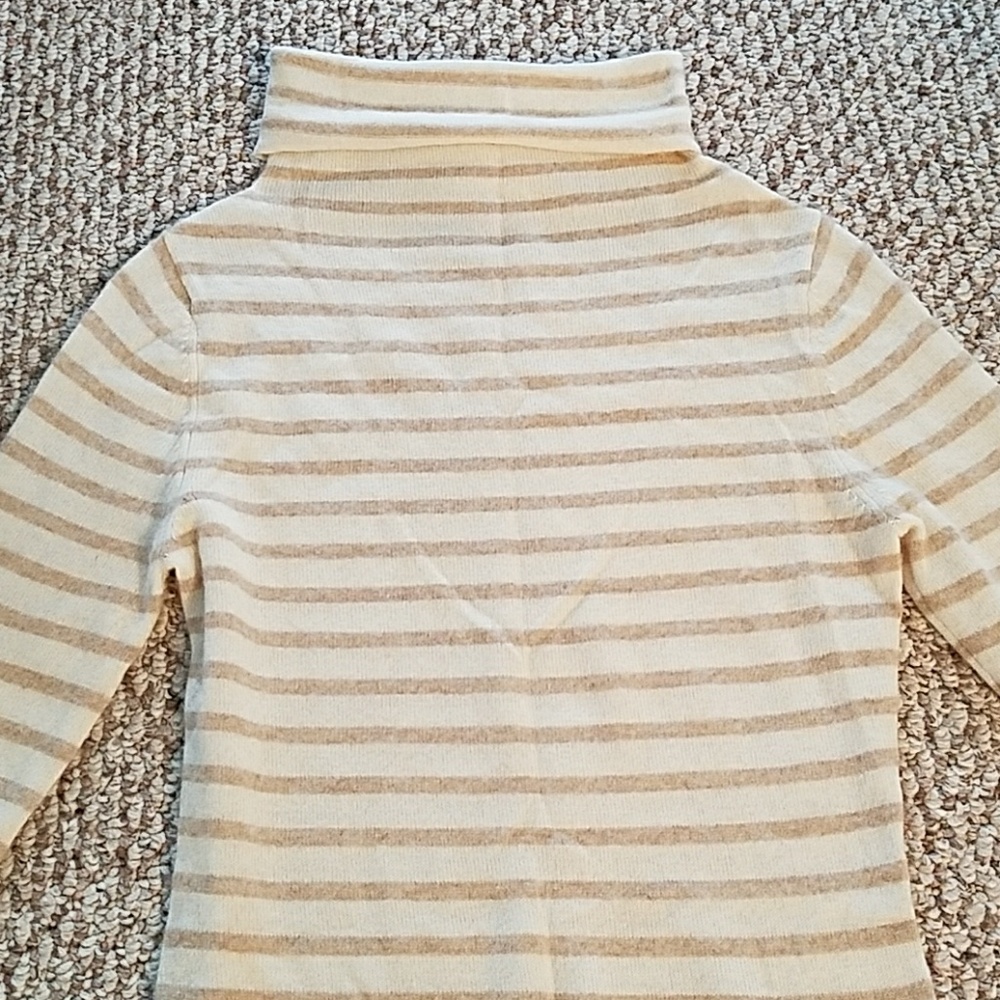 Lightweight cashmere sweater